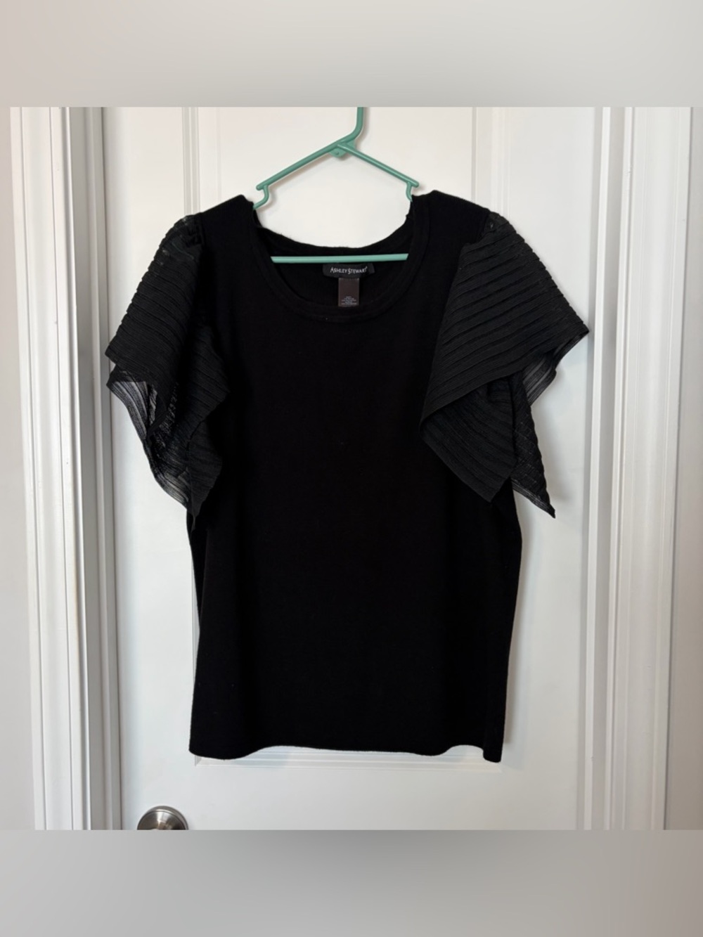 Ashley Stewart Black Layered Ruffle Sleeve Top
Size 18/20